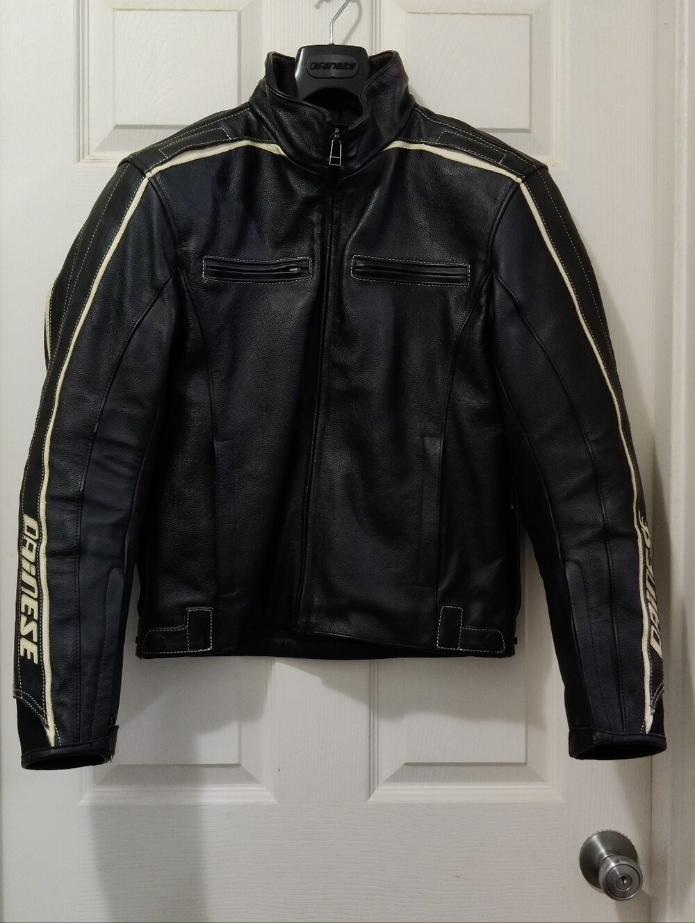 Dainese Men's Size 36 (EU Size 46) Black Leather Motorcycle Riding Jacket